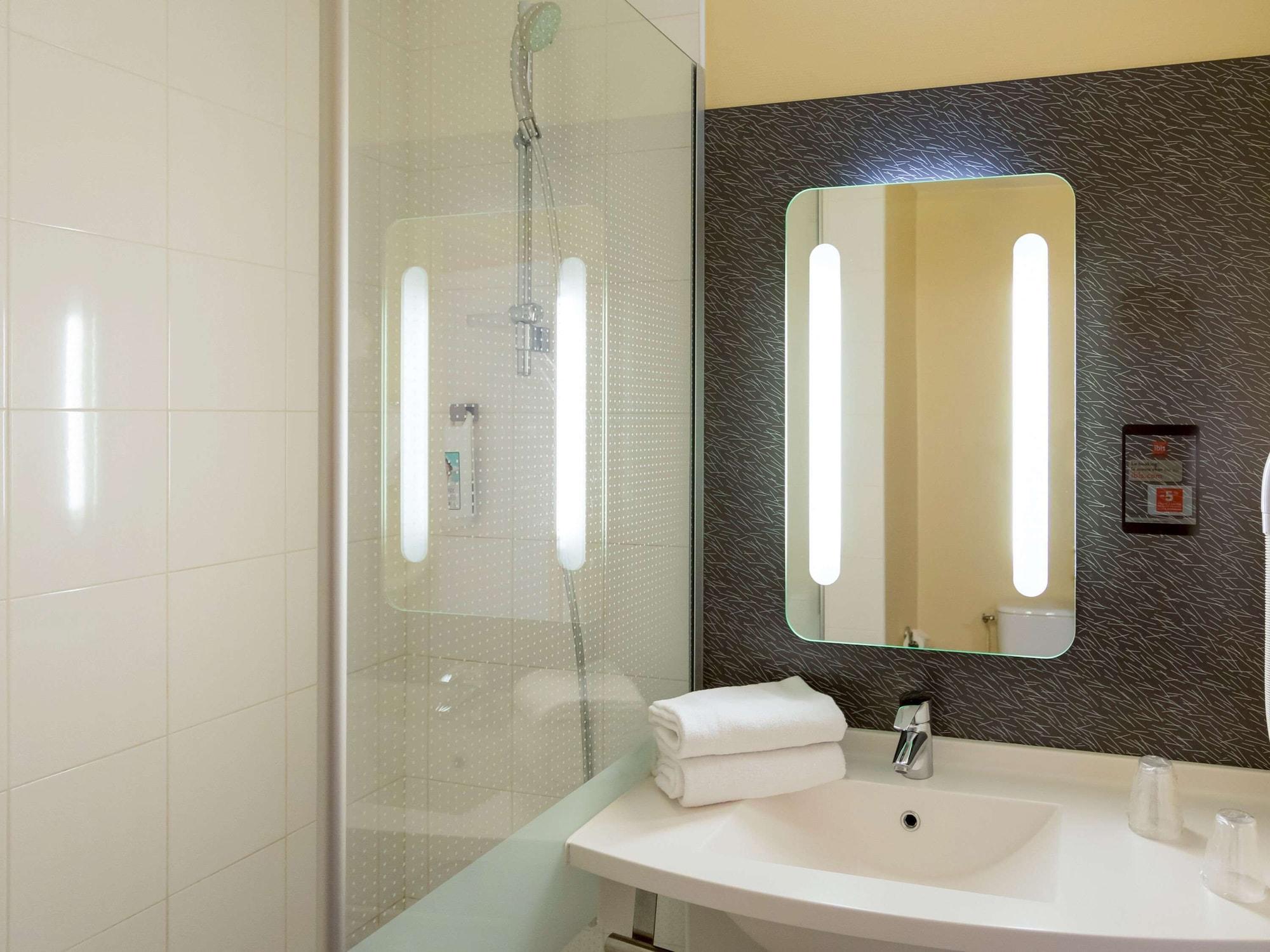 Ibis Grenoble Centre Bastille Экстерьер фото