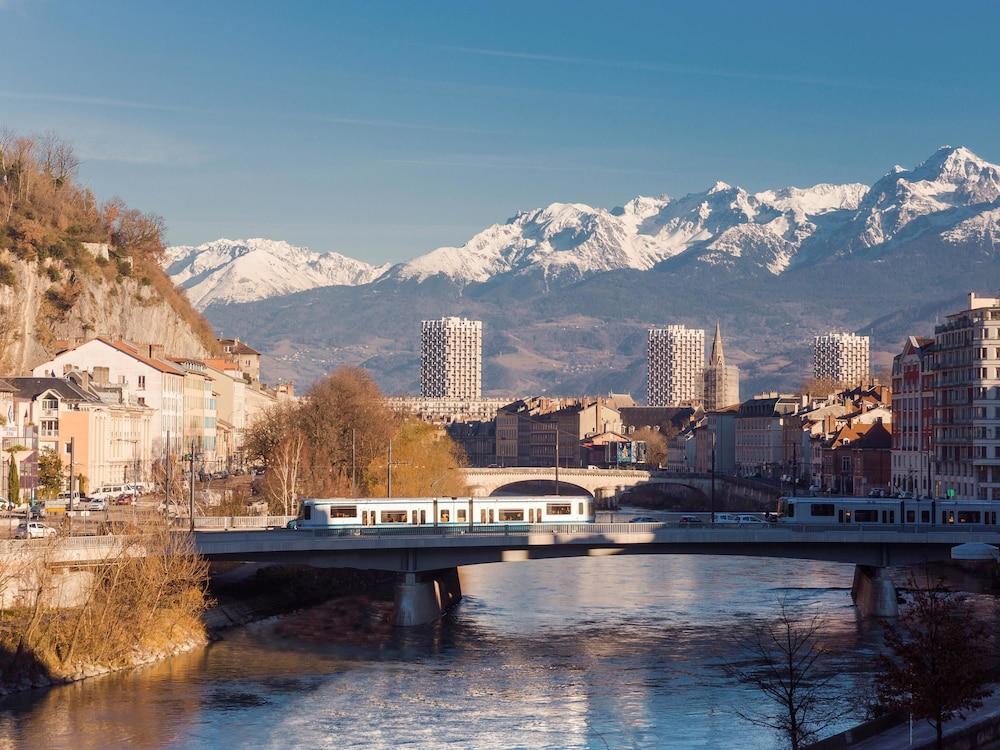Ibis Grenoble Centre Bastille Экстерьер фото